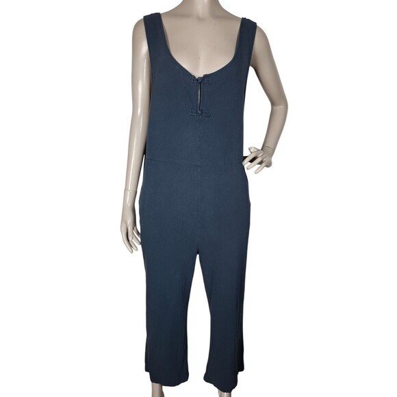 Celmia Collection Sleevless Frog Closure Low-Cut Wide Leg Cropped Jumpsuit LRG - Picture 3 of 10